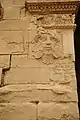 Mesopotamische Blattmaske Hatra. Barthaare werden zu Blättern und Kopfhaare zu Schlangen was auf Medusa verweist