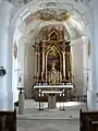 Völlig neu ist der Ambo aus Rosenmarmor und Bronze.
