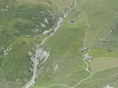 Blick hinunter zu Usserhaupt (links) und Innerhaupt (rechts).