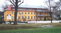Ehemaliges Kasernengebäude,umgewandelt in ein Stadtteilzentrum (2007)