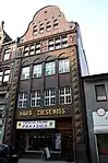 Mit eigenem Namen: Das bis 1914 erbaute „Haus Zieseniss“ repräsentiert eines der frühesten Gebäude des Typs „Geschäftshaus“