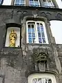 Sankt Peter und Grinkopf an der Außenmauer