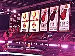 Meisterschafts-Banner der Miami Heat unter der Hallendecke (2012)