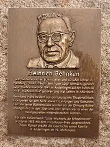 Plakette auf dem Gedenkstein fürHeinrich Behnken
