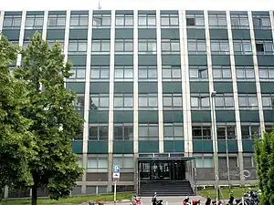Ansicht des Heinz-Nixdorf-Berufskollegs von der Dahnstraße