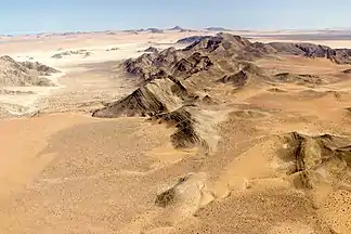 Der Heioab im Sperrgebiet Namibia (2018).In der Bildmitte am Horizont der Höchster
