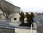 Hellersdorfer Straße mit dem Spreecenter links im Vordergrund