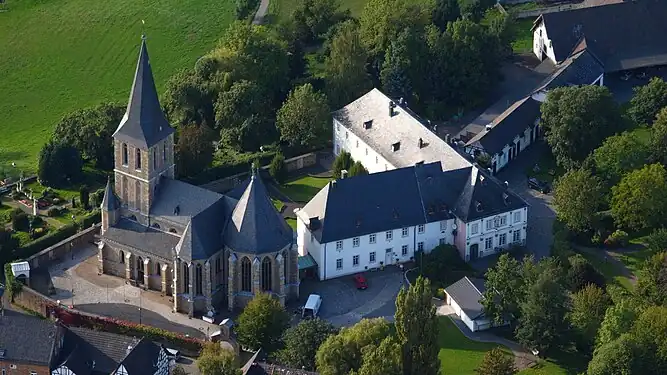 Kirche und Pfarrhaus