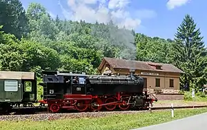 Baugleiche Lokomotive 7 der Frankfurt-Königsteiner Eisenbahn im Einsatz bei der Sauschwänzlebahn