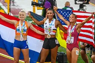 Anna Hall (rechts) bei den Weltmeisterschaften 2022 in Eugene