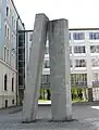 Zwei monolitische Granitpfeiler (1991/92)