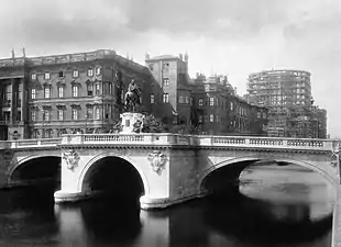 Kurfürstenbrücke mit Reiterstandbild von Südosten, 1896