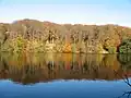 Herthasee mit der Herthaburg (im Wald), von Süden aus gesehen