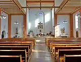 Kircheninneres mit Blick zur Apsis
