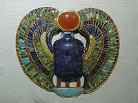 geflügelter Skarabäus mit dem Thronnamen Tutanchamuns (Neb-cheperu-Re), Ägyptisches Museum Kairo (JE 61886)