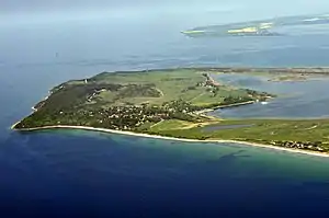 Blick von Westen über den Dornbusch und den Bessin von Hiddensee hinweg auf den Libben (Hintergrund: Wittow und der Wieker Bodden)