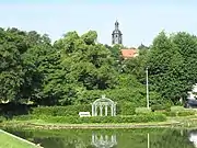 Königsteich mit Pavillon und Turm der Mauritiuskirche