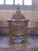 Bronze-Taufbecken in der Georgskapelle (1960–2010)