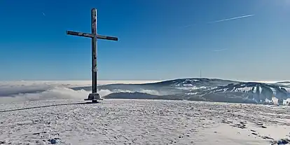 Das 2022 errichtete Gipfelkreuz