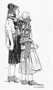 Hinterländer Tracht, Mutter mit Kindern aus Bottenhorn, ca. 1910
