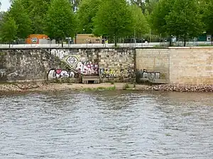 Erhaltene Überreste der vermauerten Zufahrt aus Richtung Stromelbe