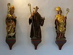 Heilige links im Chor