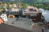 Blick auf das Betriebsgelände des Stammwerks an der Fulda in Hann. Münden