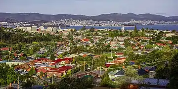Saroos neue Heimatstadt Hobart vom Mount Wellington aus gesehen