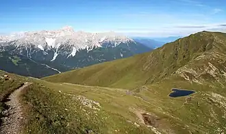 Hochgräntenjoch mit dem Hochgräntensee. Im Hintergrund die Dreischusterspitze.