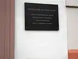 Hinweistafel in der Mainzer Straße in Hochheim: Sektkellerei Graeger seit 1877, Vorher die Hofhäuser der Familien von Metternich-Winneburg (Bassenheimer Hof) und von Dahlberg aus Mainz.