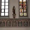 Nothelfer und Herz-Jesu-Statue im Seitenschiff