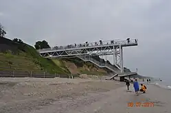 Strandbrücke mit Aussichtsplattform