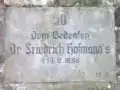 Gedenktafel zu seinem 50. Todestag an der Prellerpromenade (Ilmenau)