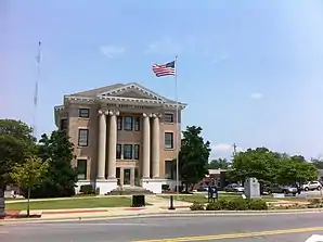 Das Hoke County Courthouse (2011) ist einer von fünf Einträgen des Countys im National Register of Historic Places.
