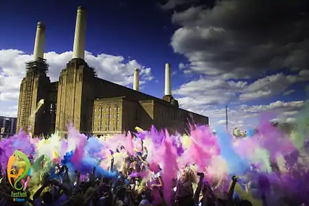 „Holi Festival of Colors“-VeranstaltungLondon, Battersea Power Station 2014