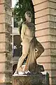Brunnenanlage (Unghetti), Statue