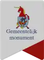 Hoorn, die erste Plakette, welche die gleiche Gestalt hat wie die für Rijksmonumenten, jedoch mit dem  Gemeindewappen versehen
