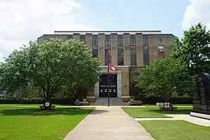 Das Hempstead County Courthouse in Hope (2018). Das Gerichts- und Verwaltungsgebäude (Courthouse) des County wurde 1939 fertiggestellt und ist seit Mai 1994 im National Register of Historic Places eingetragen.