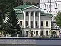 Haus des Kaufmanns I. Pschenitschnikow (1830er Jahre), Nabereschnaja Rabotschei Molodjoschi 2, Jekaterinburg