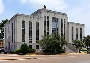 Das Houston County Courthouse in Crockett, gelistet im NRHP unter der Nr. 10000248