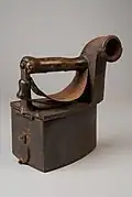 Kohlebügeleisen mit Schornstein