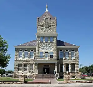 Huerfano County Courthouse and Jail in Walsenburg (2012). Das Courthouse des County wurde 1904 errichtet, das benachbarte Gefängnis acht Jahre zuvor. Beide Gebäude wurden gemeinsam im April 1973 als erstes Objekt des County in das NRHP aufgenommen.