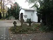 Grabsteine von Besitzern der Gutshöfe