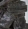 Detail: Bücherstapel und Forschungsliteratur