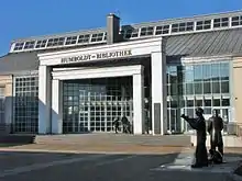 Humboldt-Bibliothek, Moore-Ruble-Yudell