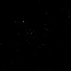 Der offene Sternhaufen der Hyaden mit dem hellen Roten Riesen Aldebaran (α Tauri).
