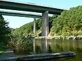 Blick von Südosten, im Vordergrund die Autobahnbrücke (2006)