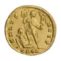 Rückseite eines Solidus des Gratian, in der Hand des Kaisers die Weltkugel mit Victoria