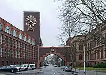 Der Behrens-Bau mit Turm, Verwaltungsbau