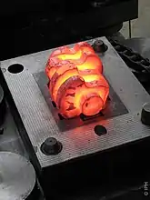 Kurbelwelle direkt nach dem gratlosen Präzisionsschmieden (Forschungsprojekt am IPH).